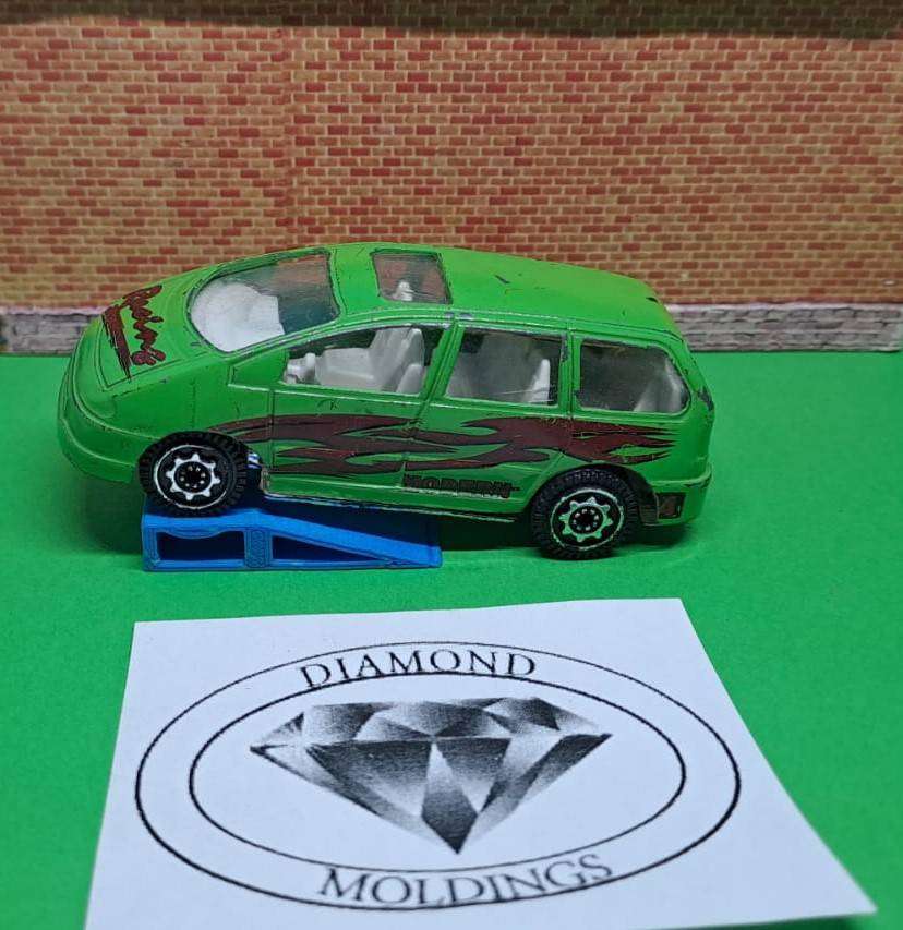 Model Trains 1/64 OO - Ramps with grid for Cars (x2, Blue) Car not included.