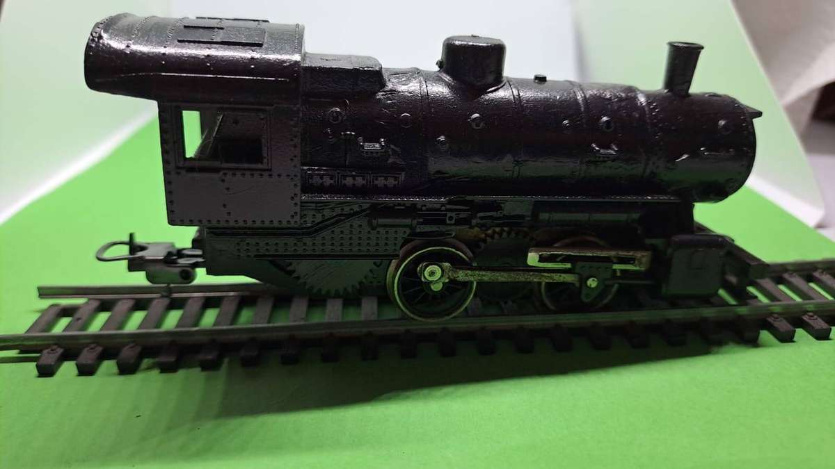 Model Trains HO 1 x Lima type Loco