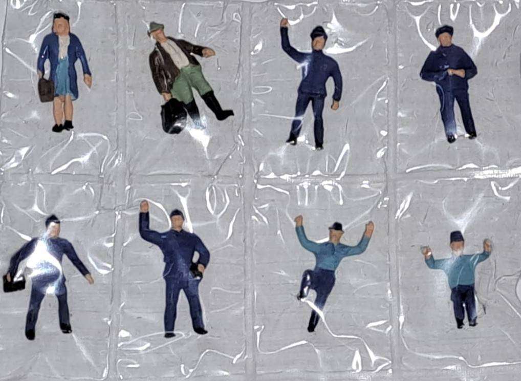 Model Trains HO 1 x Pack of Figures x8