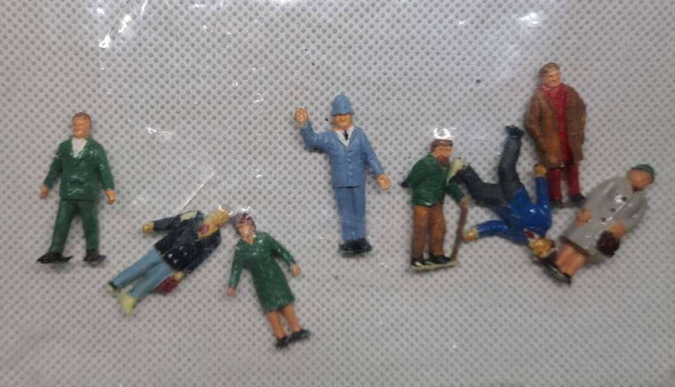 Model Trains HO 1 x Pack of Figures x8