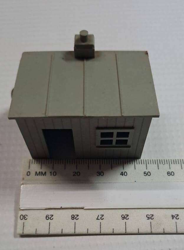 Model Trains HO 1 x Small track side building.