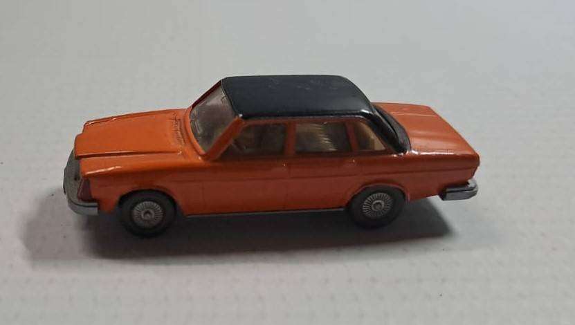 Model Trains HO 1 x Wiking Volvo Car.