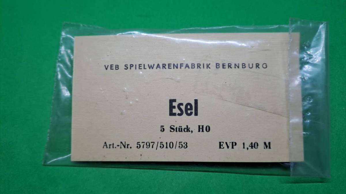 Model Trains HO 1 x Pack of Donkeys Animals x 5.