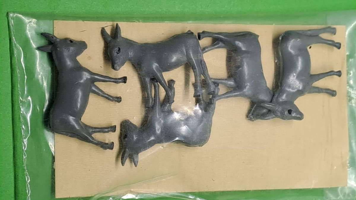 Model Trains HO 1 x Pack of Donkeys Animals x 5.