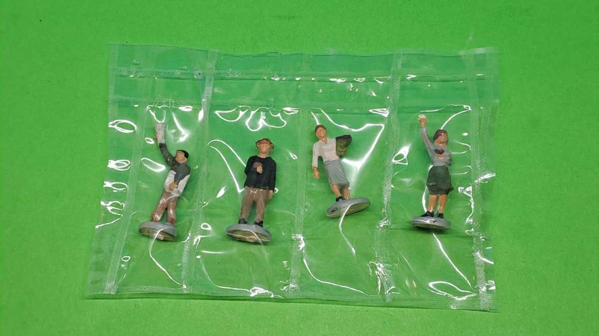 Model Trains OO/HO 1 x Pack of Figures x 4 (22mm high)