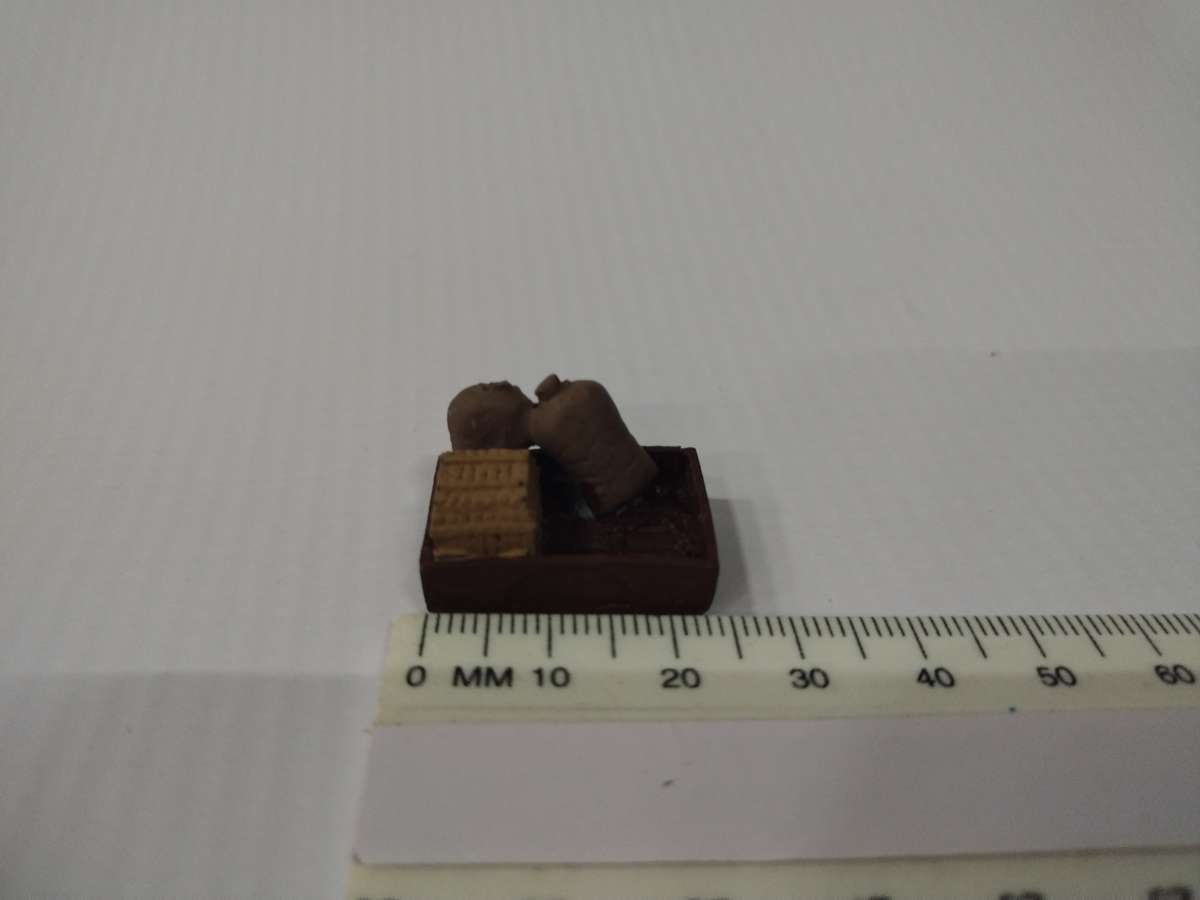 Model Trains HO-Scale - 1 x Box with Crates and bags - 24mm x 16mm x 16mm