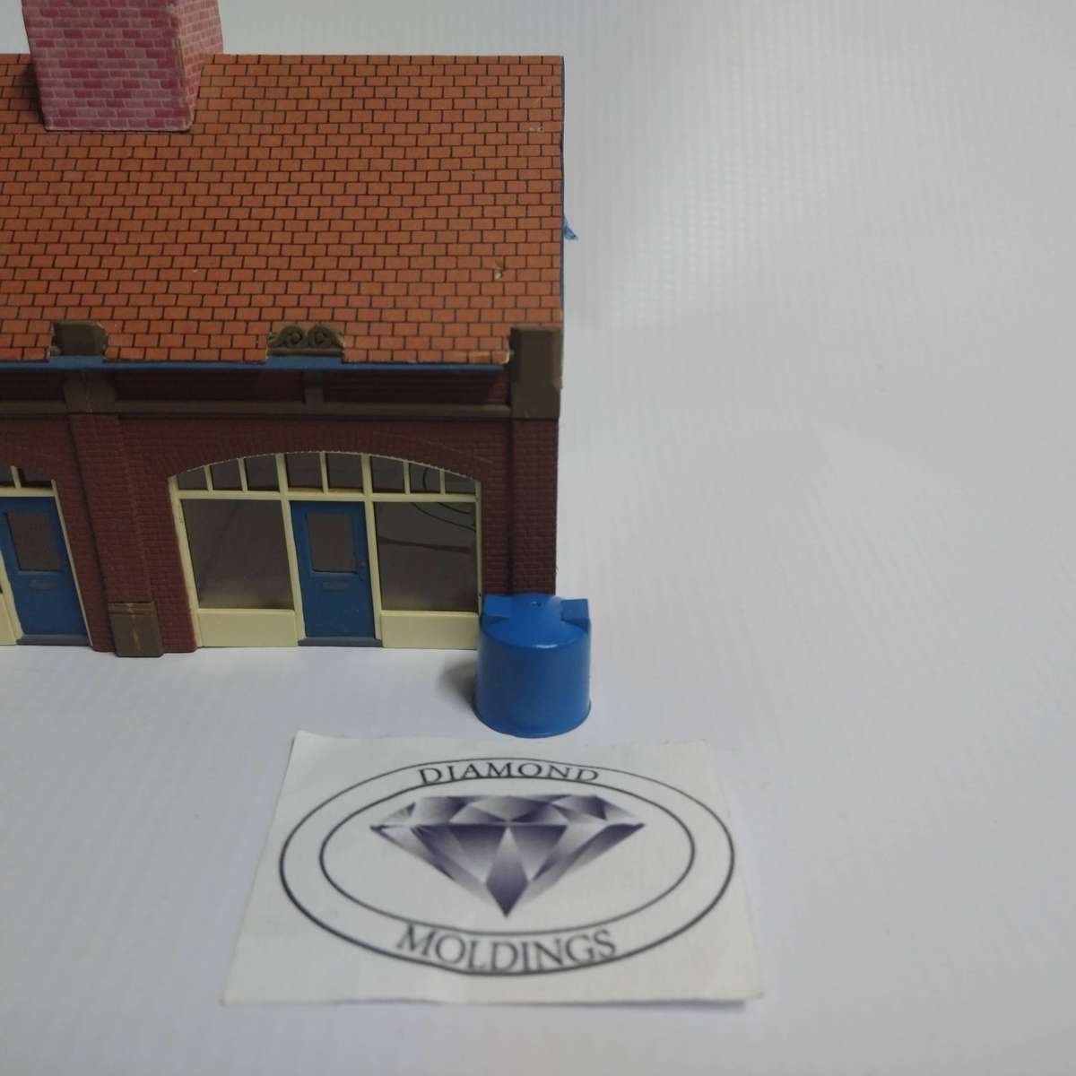 Model Trains HO - 1 x Recycling Bin Blue (Tins & Cans) - 18mm Diameter x 16mm