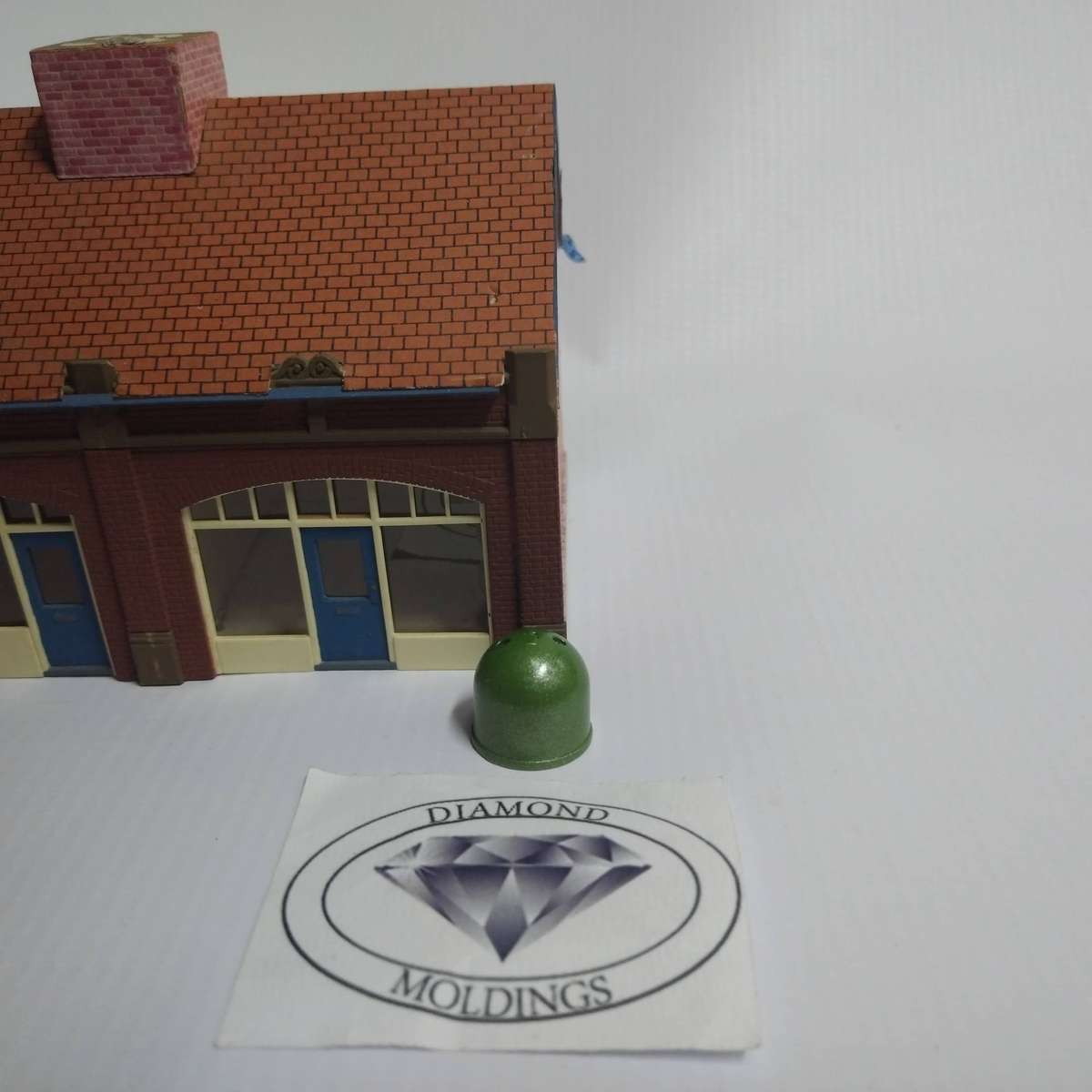 Model Trains HO - 1 x Recycling Bin Green (Paper) - 18mm Diameter x 16mm