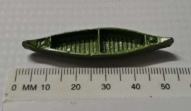 Model Trains HO 1 x Canoe (Green) - 53mm x 9mm x 6mm