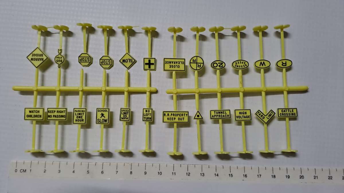 Model Trains 1:87 HO 24 x Road Signs.