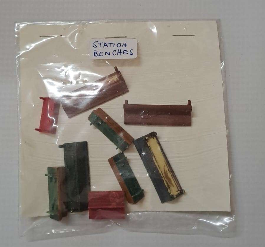 Model Trains HO-Scale 9 x Benches.