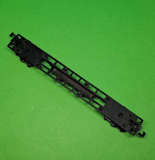 Model Trains N-Scale 1 x Passenger chassis, with metal wheels & couplers.