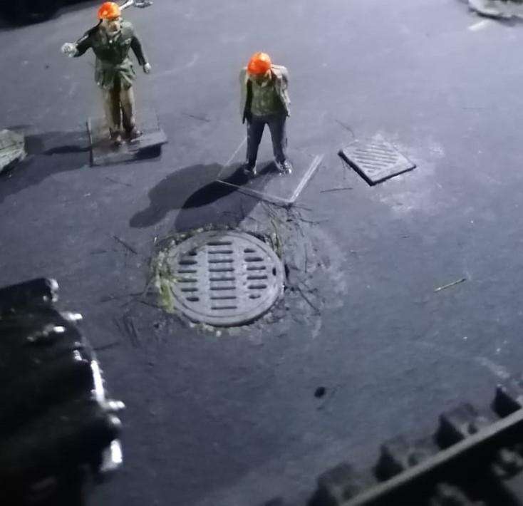 Model Trains 1:87 HO - Drain covers & manhole covers (x10) - Various