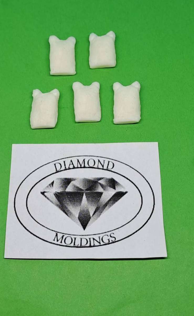 Model Trains HO 1 x Flour bags smaller (bag of 5) - 11mm x 7mm x 15mm