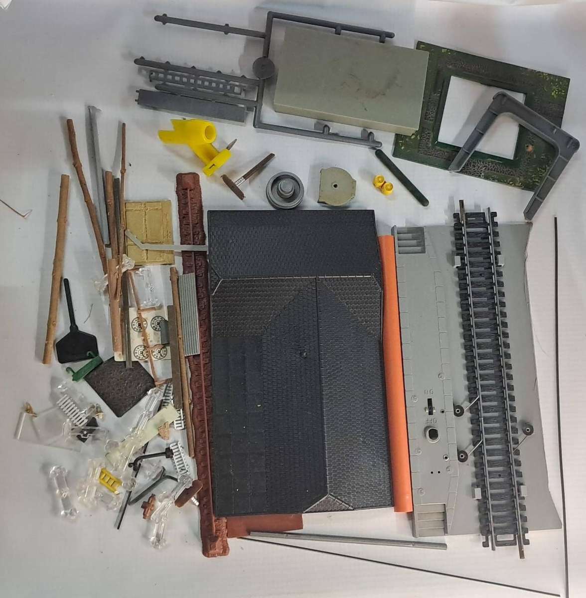 Model Trains HO 1 x Bag of scrap. See pics