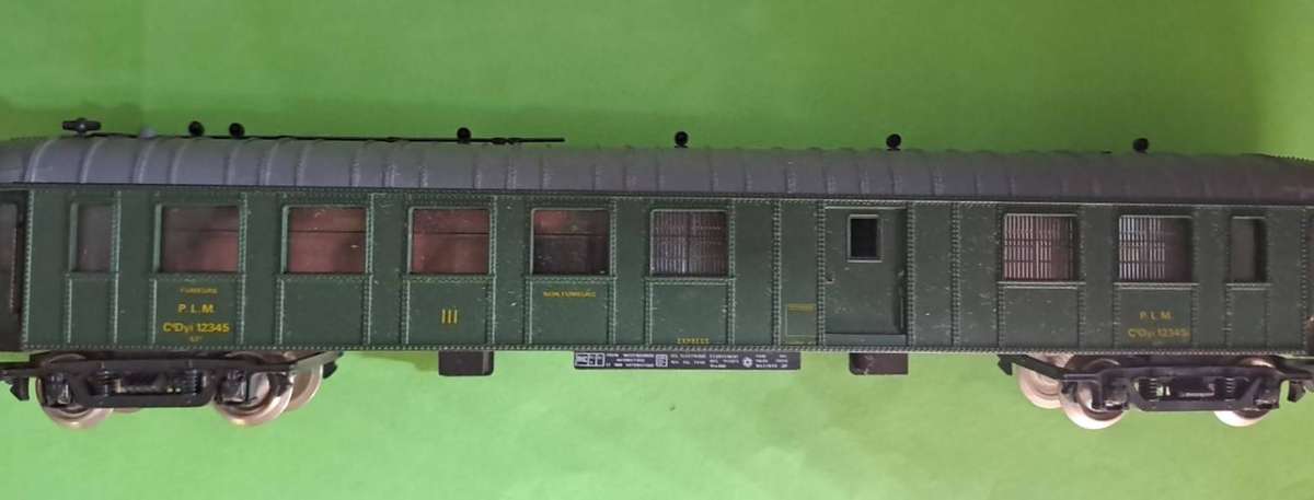 Model Trains HO 1 x Jouef Passenger Coach, with metal wheels & Lima couplers.