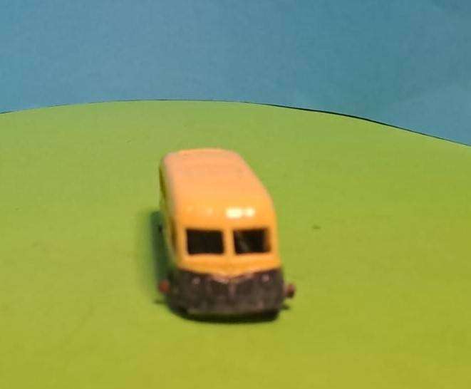 Model Trains H0-Scale 1 x Bus Lesney. (Metal)