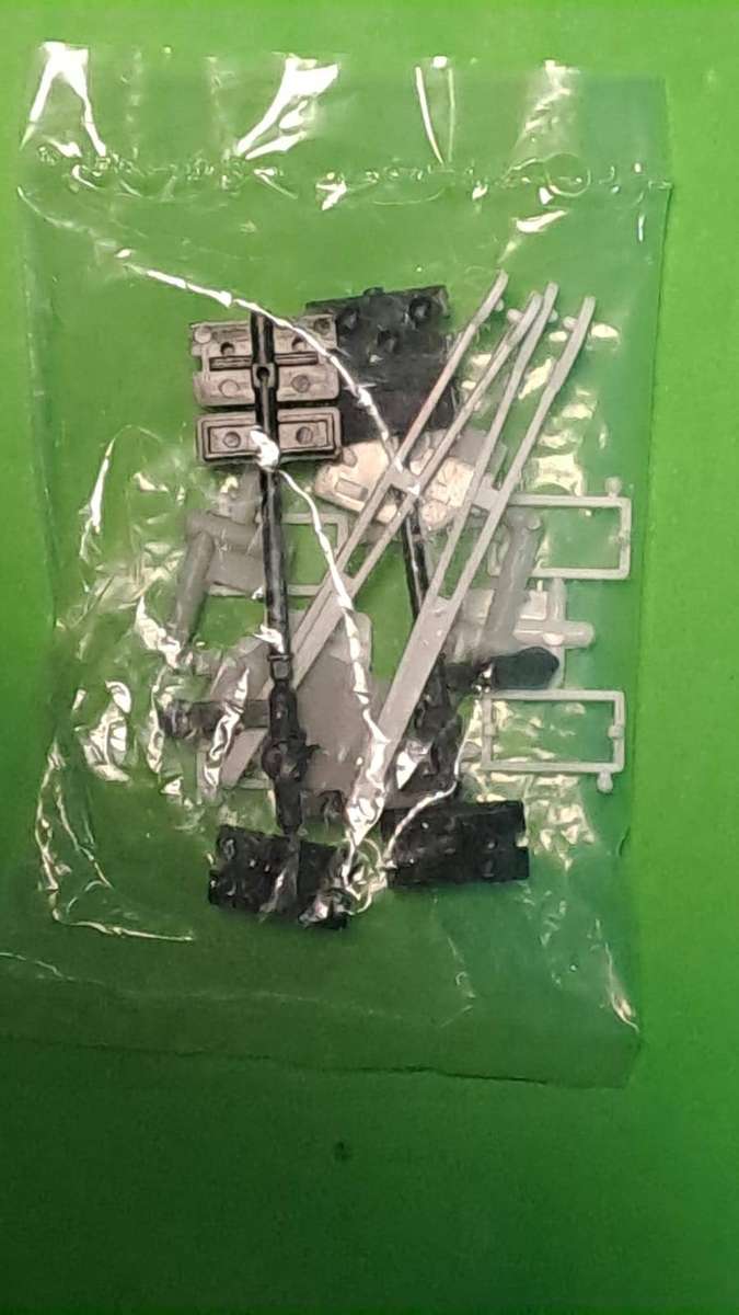 Model Trains H0-Scale 1 x Bag with crossing. (See pics)