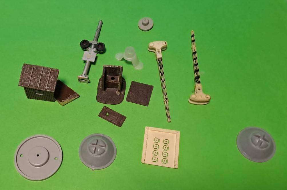 Model Trains H0-Scale 1 x Bag of scrap. (See pic's)