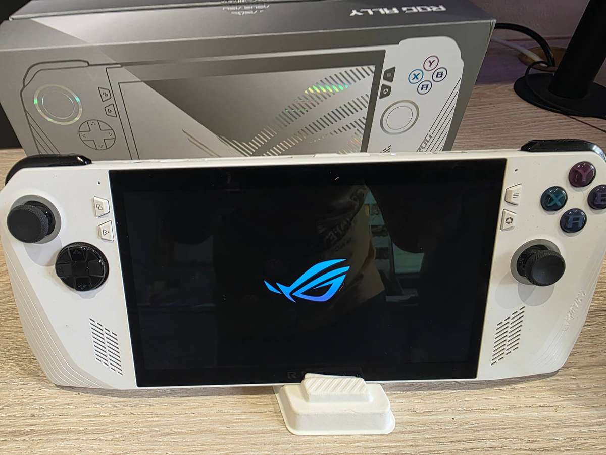 ASUS ROG Ally 7-inch Handheld Gaming Console - AMD Z1 Extreme 1TB SSD 16GB RAM Radeon Navi3 Win 11