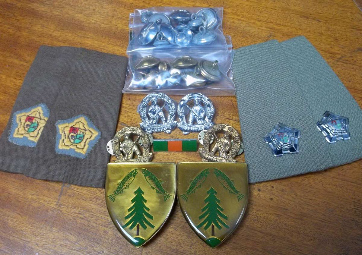 *R1 Auction* SADF - Belfast Commando Flashes, Badges, Bar, Buttons etc.