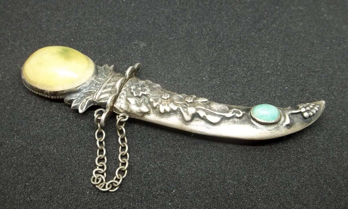 Silver knife brooch by Walburt