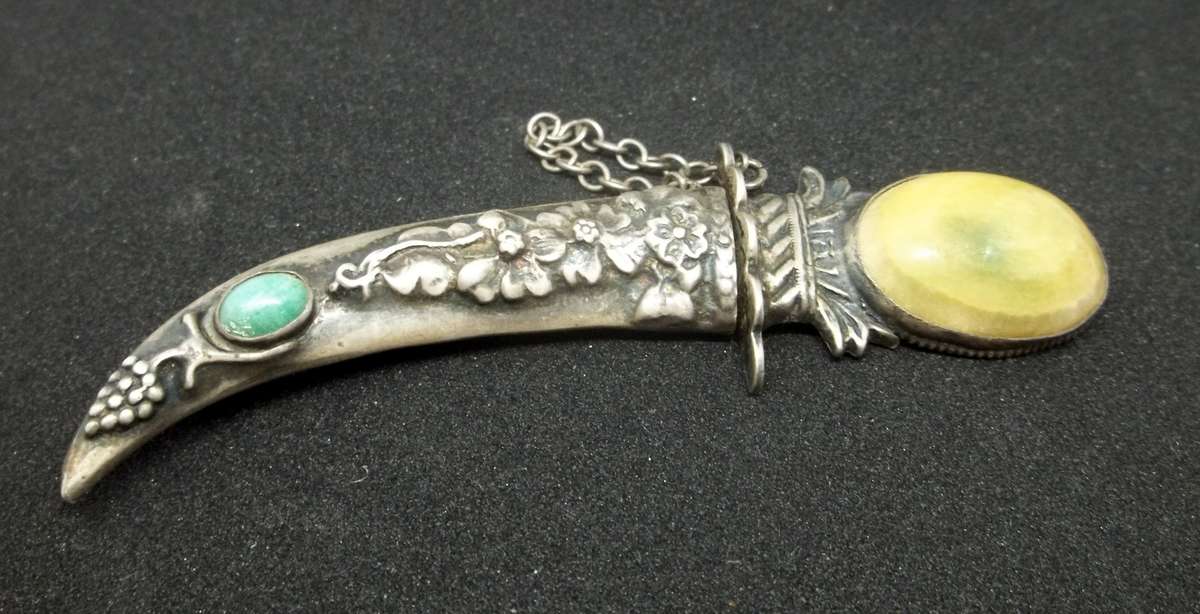Silver knife brooch by Walburt