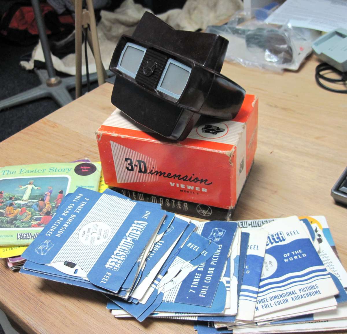 1950's 3-Dimension Viewer Model E - in great condition with reels