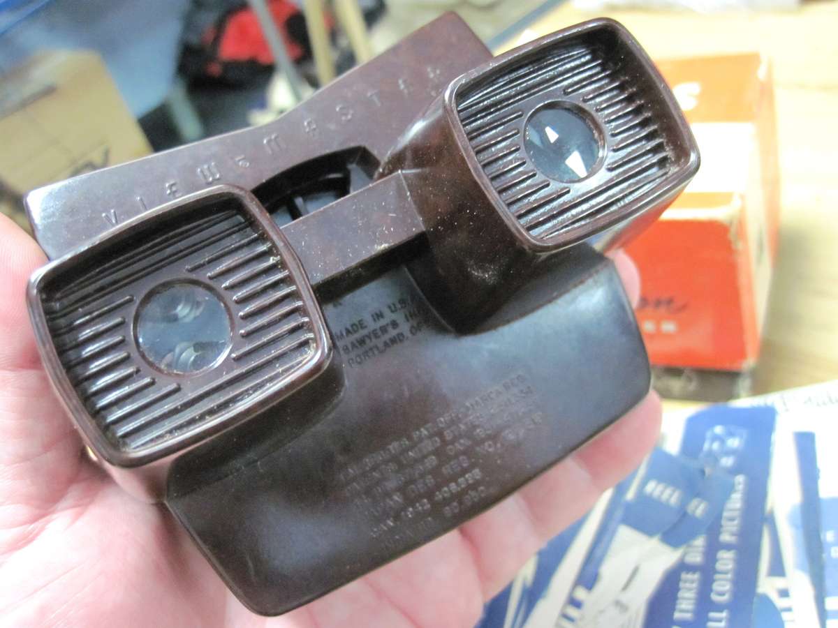 1950's 3-Dimension Viewer Model E - in great condition with reels