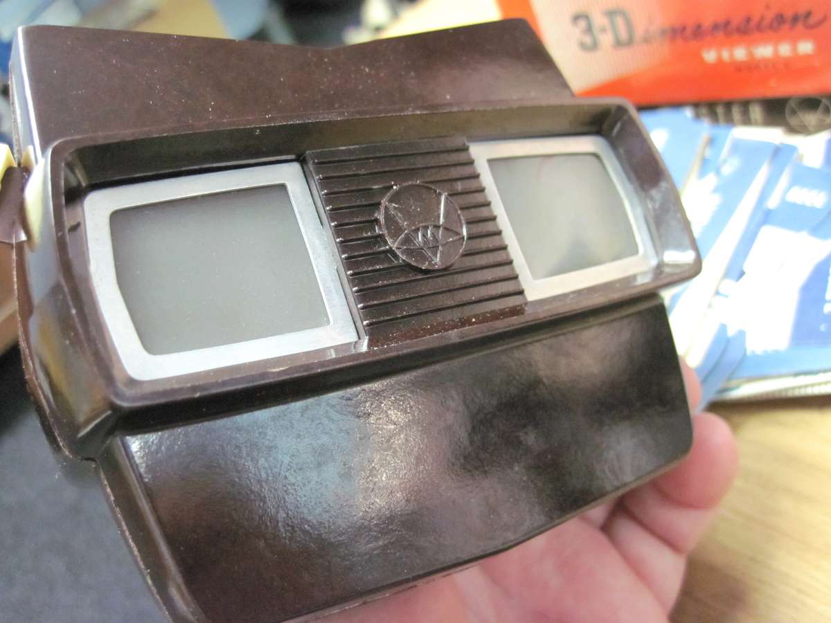 1950's 3-Dimension Viewer Model E - in great condition with reels