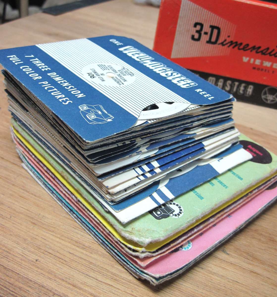 1950's 3-Dimension Viewer Model E - in great condition with reels