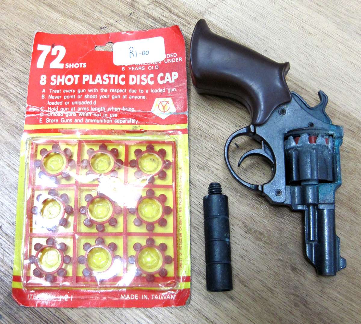 Vintage Cap Gun with 72 Caps & Silencer
