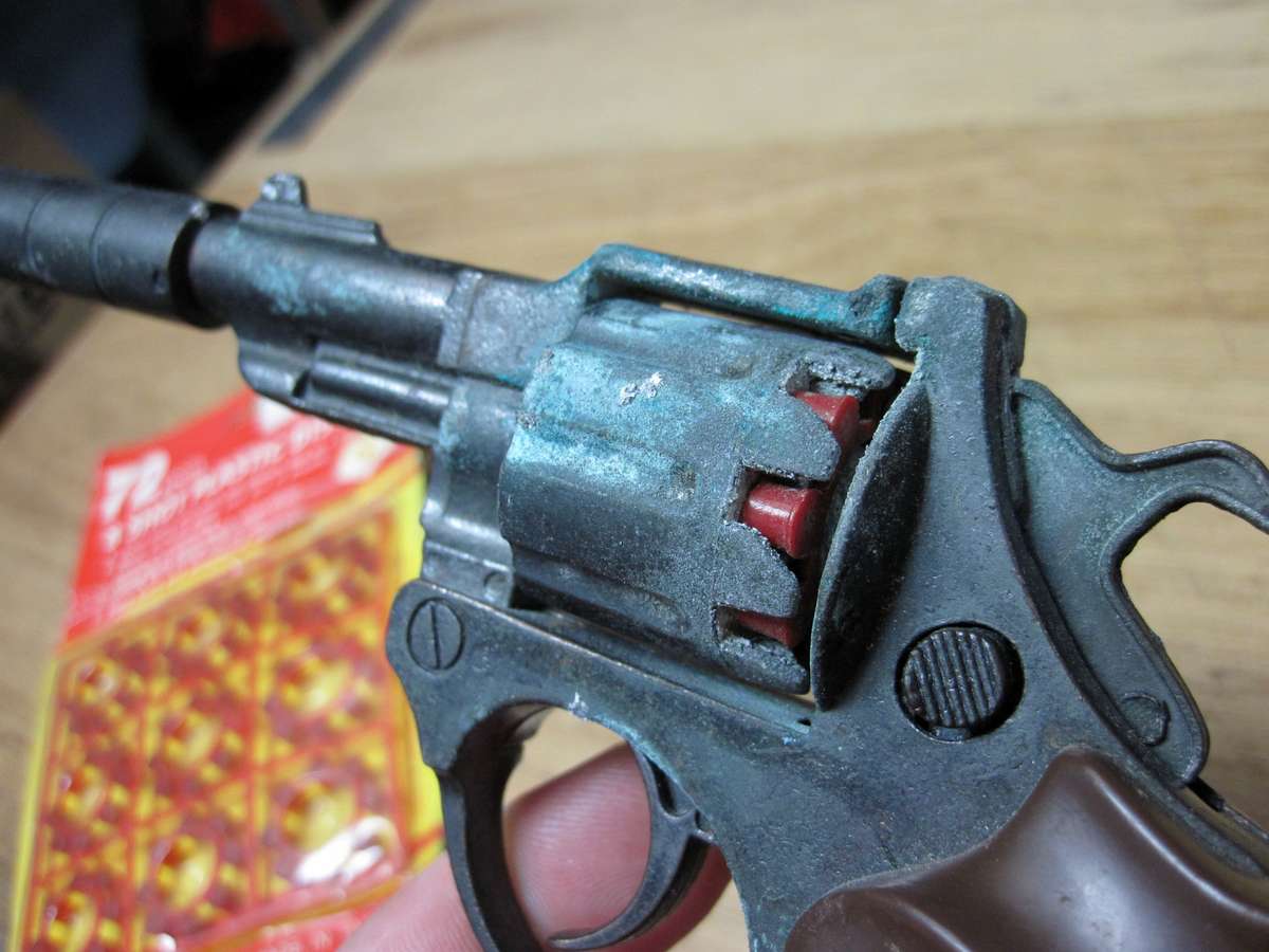 Vintage Cap Gun with 72 Caps & Silencer