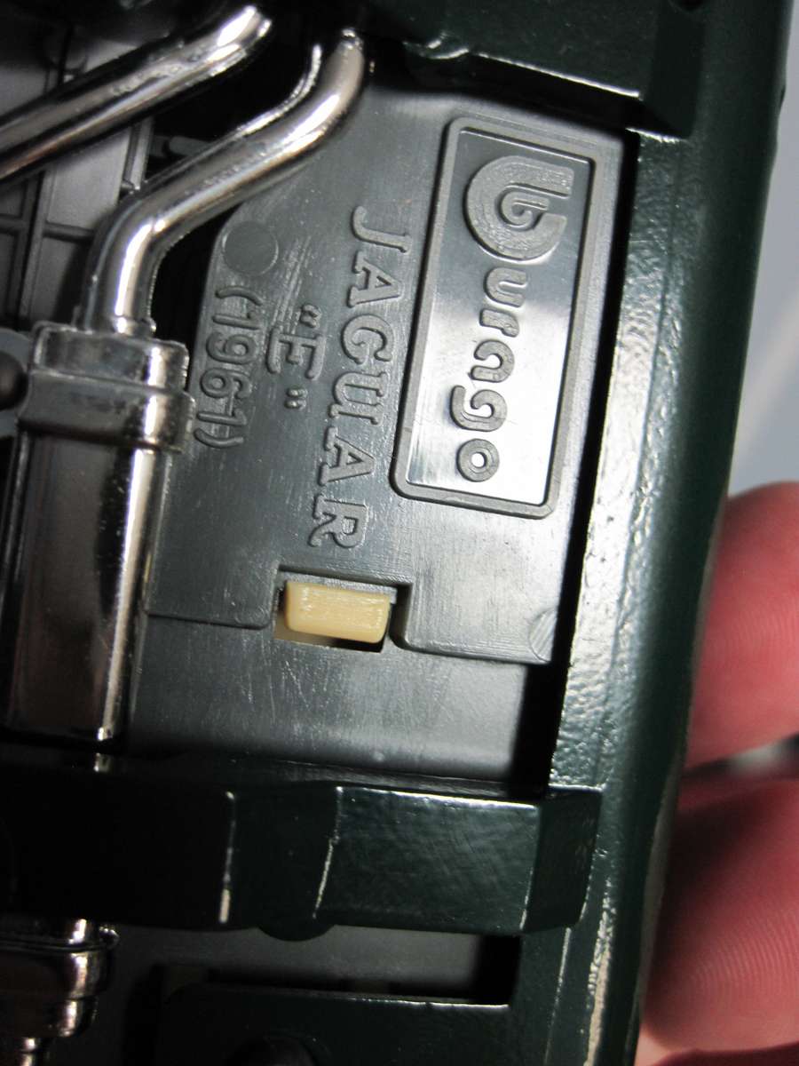 1961 Jaguar E Type (1:18) by Bburago