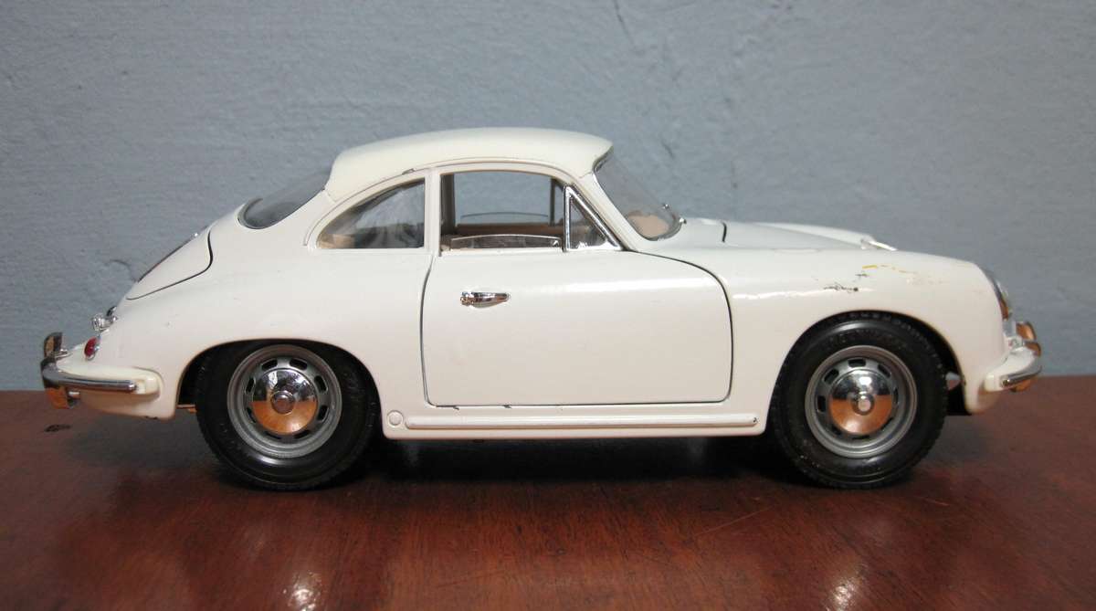 1961 Porsche 356B (1:18) by Bburago
