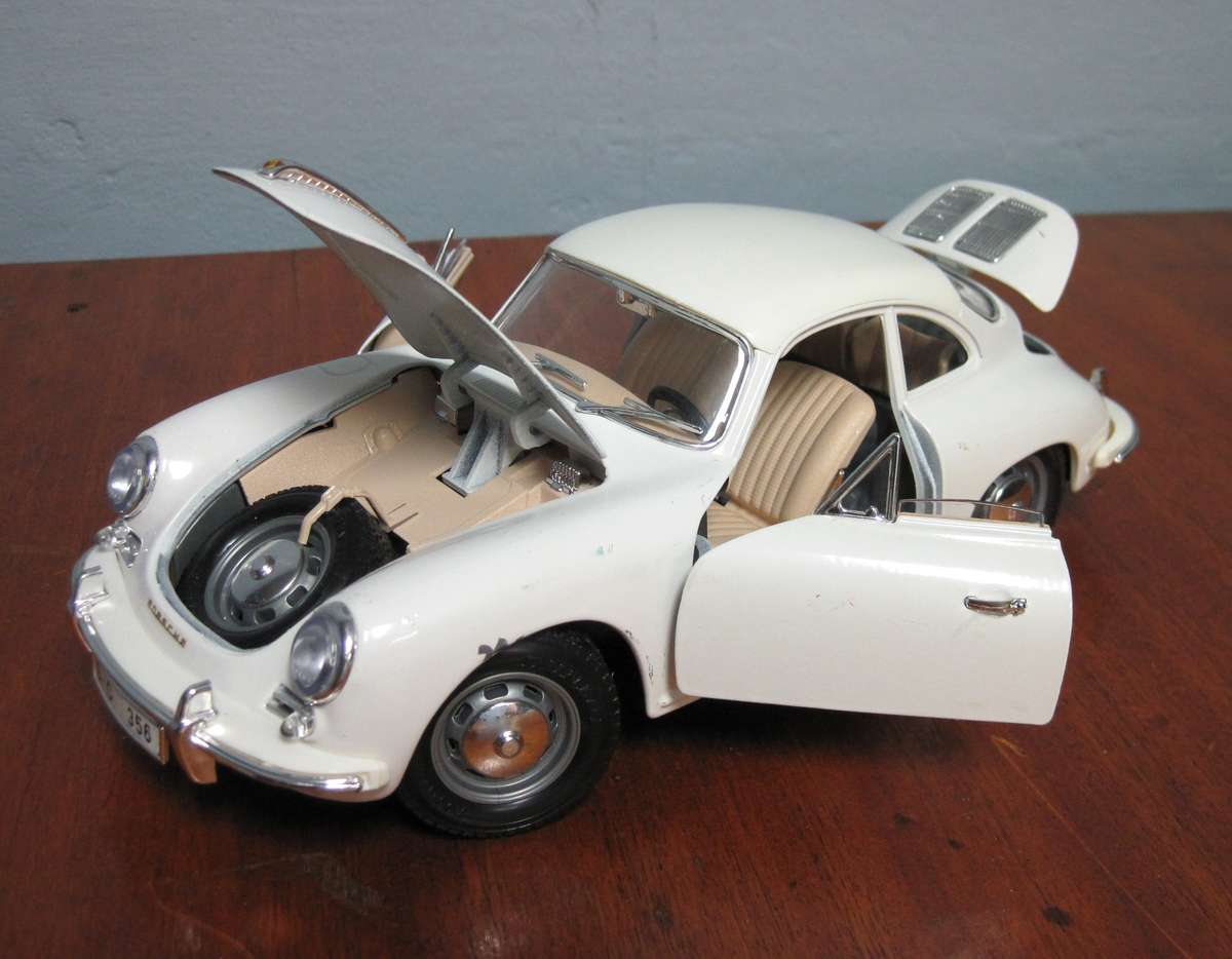 1961 Porsche 356B (1:18) by Bburago
