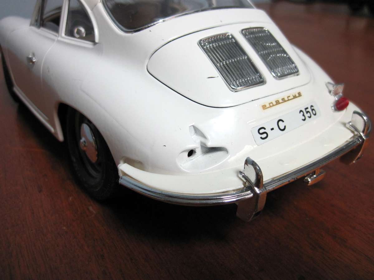 1961 Porsche 356B (1:18) by Bburago