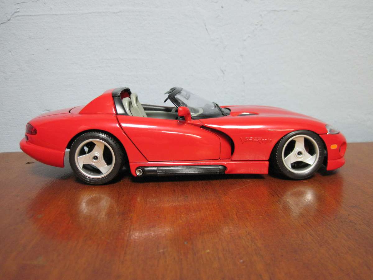 Dodge Viper RT/10 (1:18) by Bburago