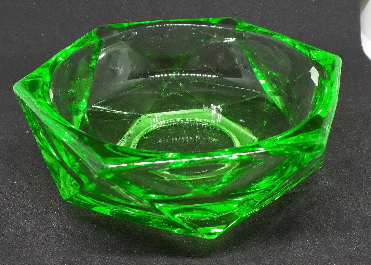 Vintage Art Deco Uranium Glass Ashtray (10cm) - Strong UV Glow - Minor Base Chips