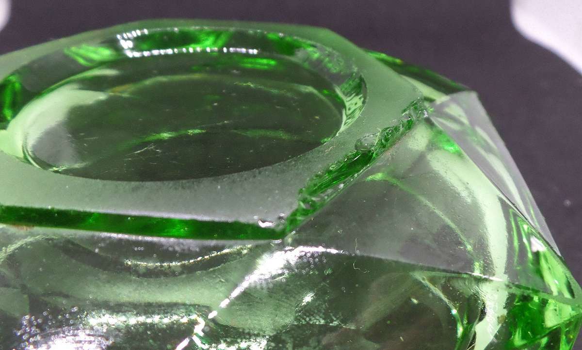 Vintage Art Deco Uranium Glass Ashtray (10cm) - Strong UV Glow - Minor Base Chips