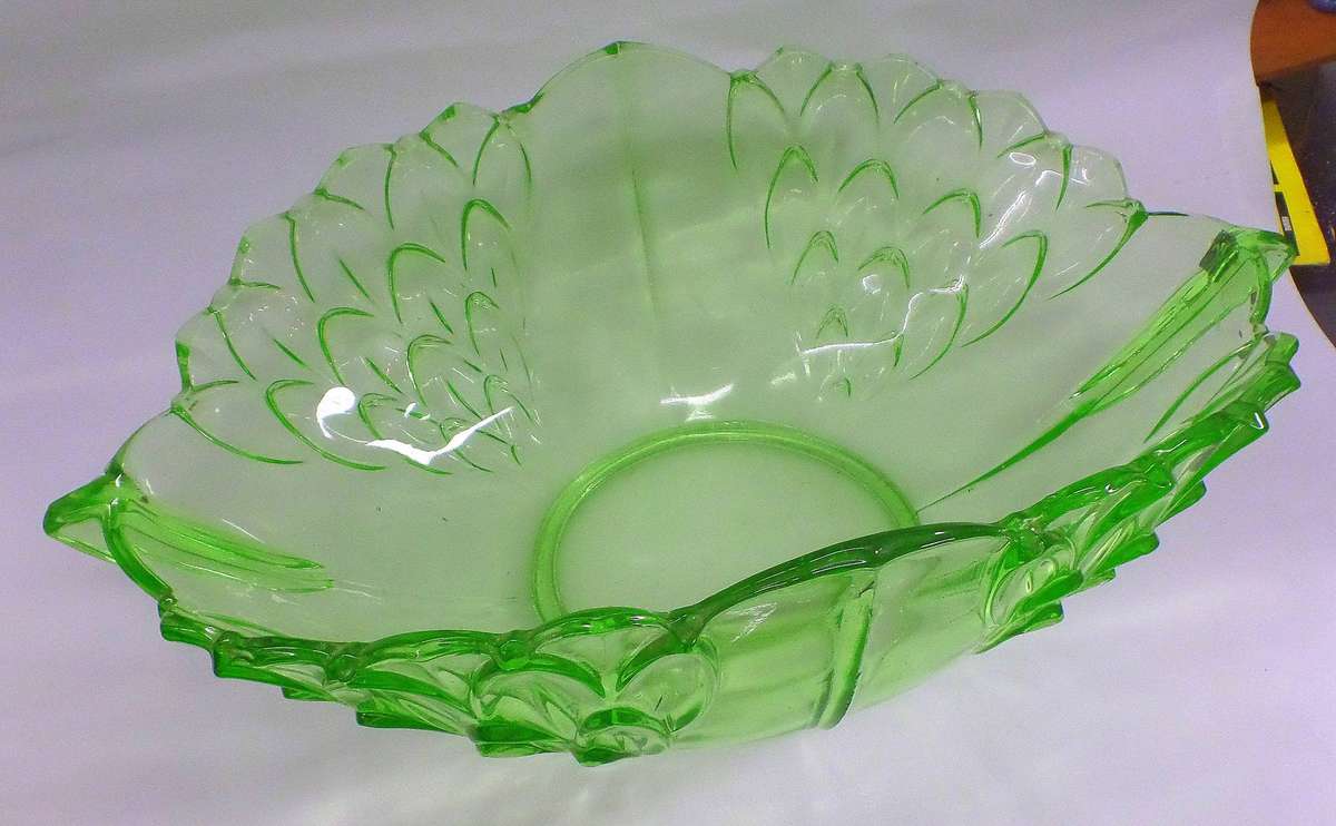 Vintage 1930s Art Deco Green Uranium Glass Console Bowl (Faint Glow)