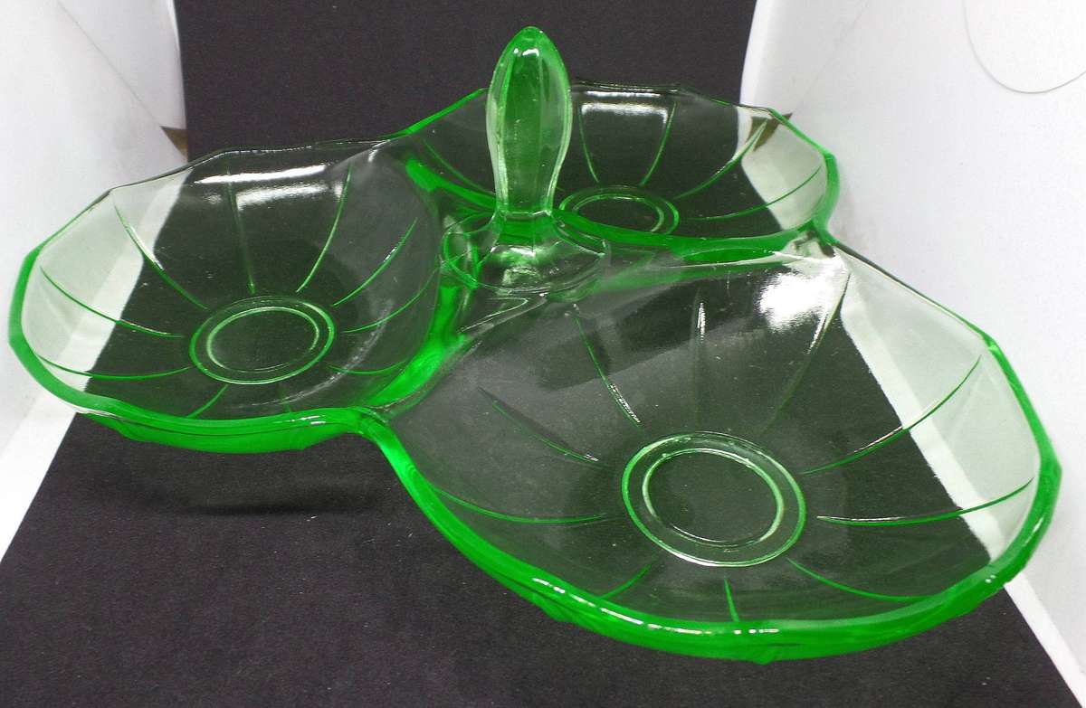 Vintage green uranium glass divided clover leaf relish dish 21cm