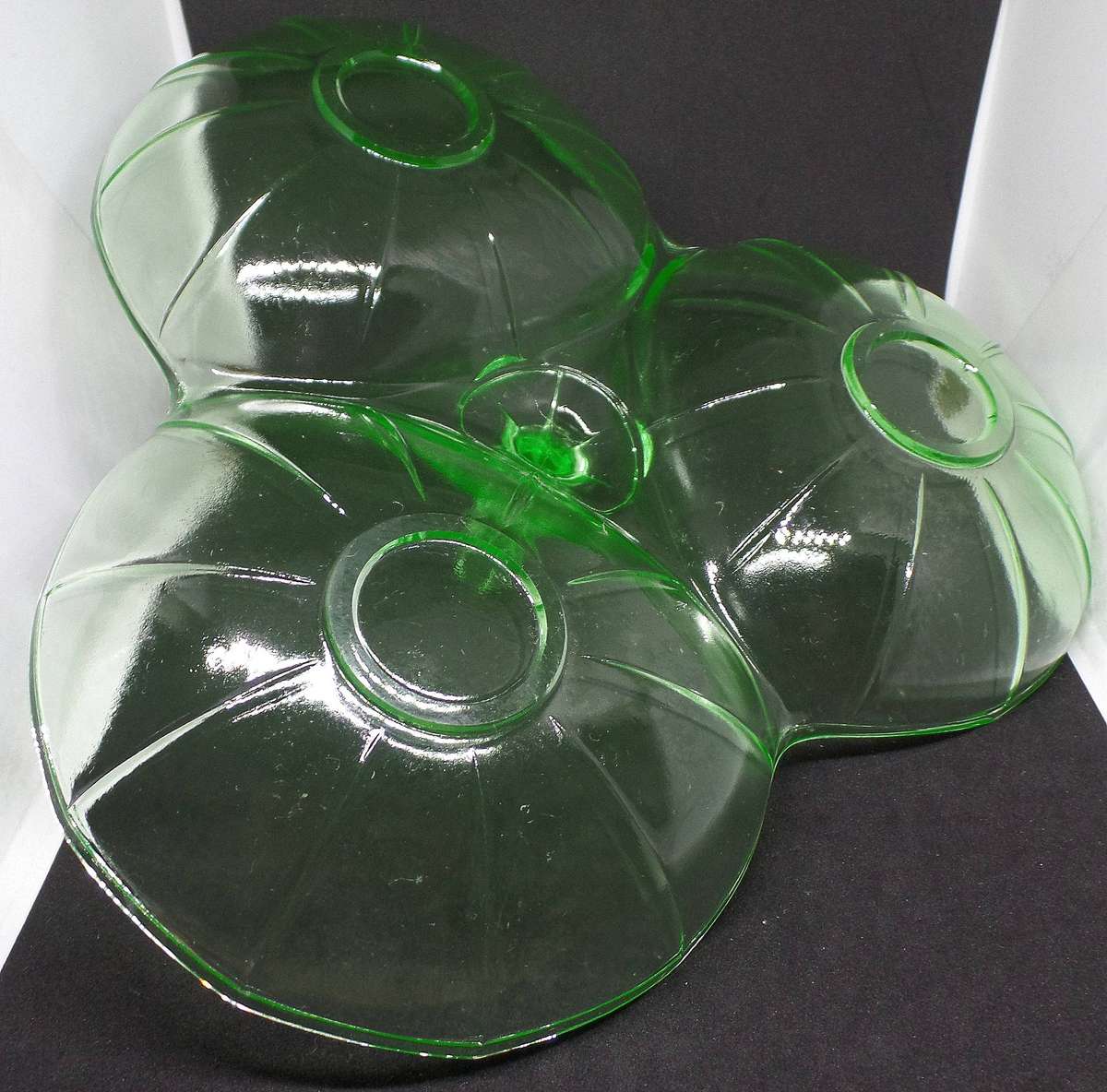 Vintage green uranium glass divided clover leaf relish dish 21cm