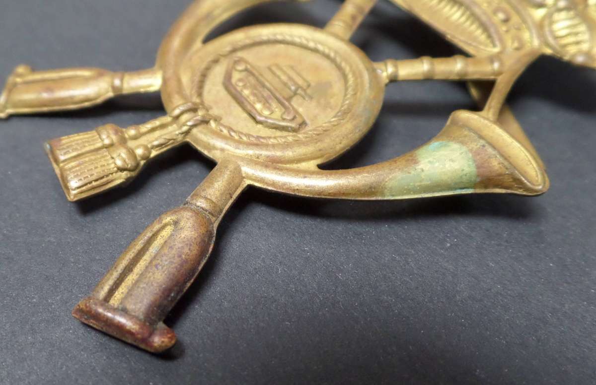 WWII Italian Light Tank cap badge - 80mm x 60mm