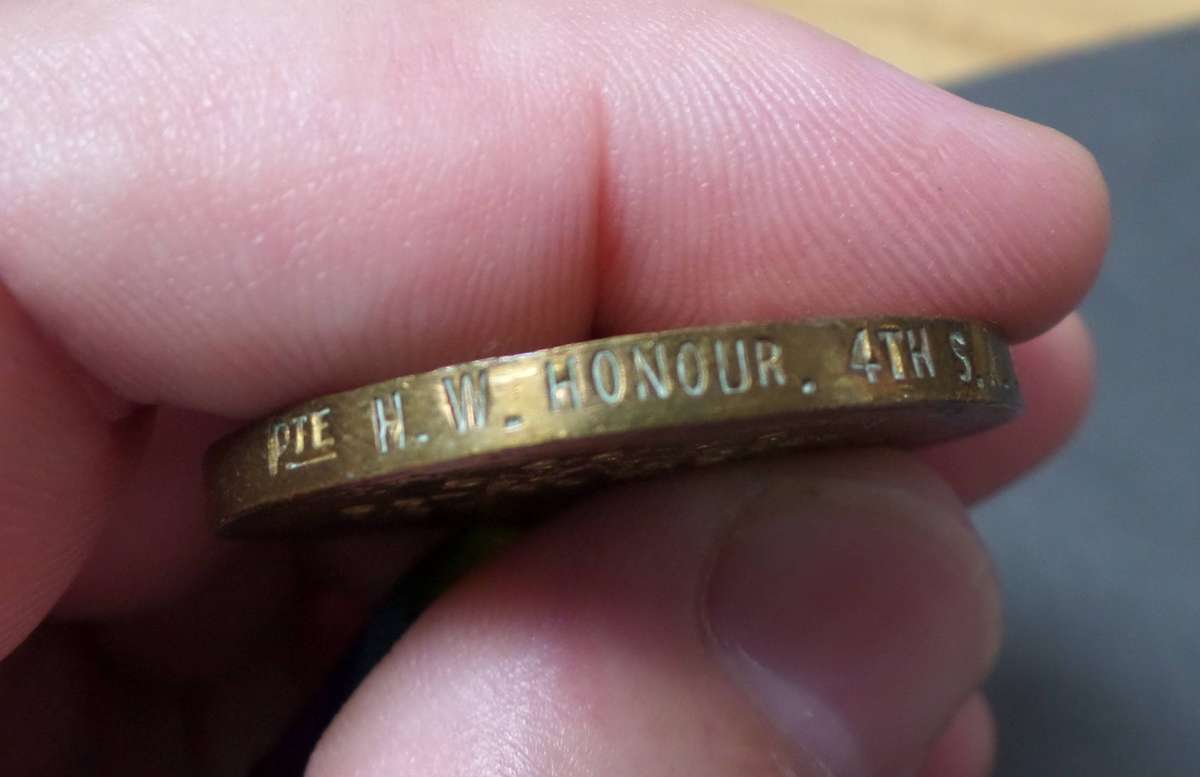 WWI Victory medal awarded to PTE HW Honour 4th SAI