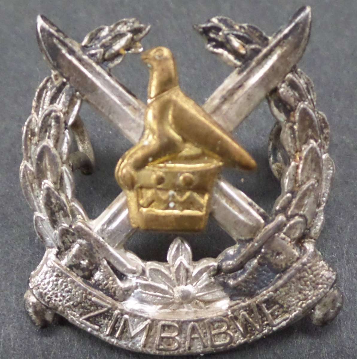 *R1 Auction* Zimbabwe Army badge - 24mm x 26mm