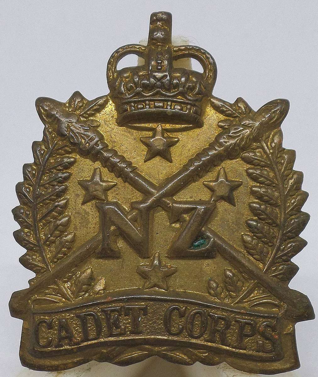 *R1 Start* New Zealand Cadet Corps cap badge