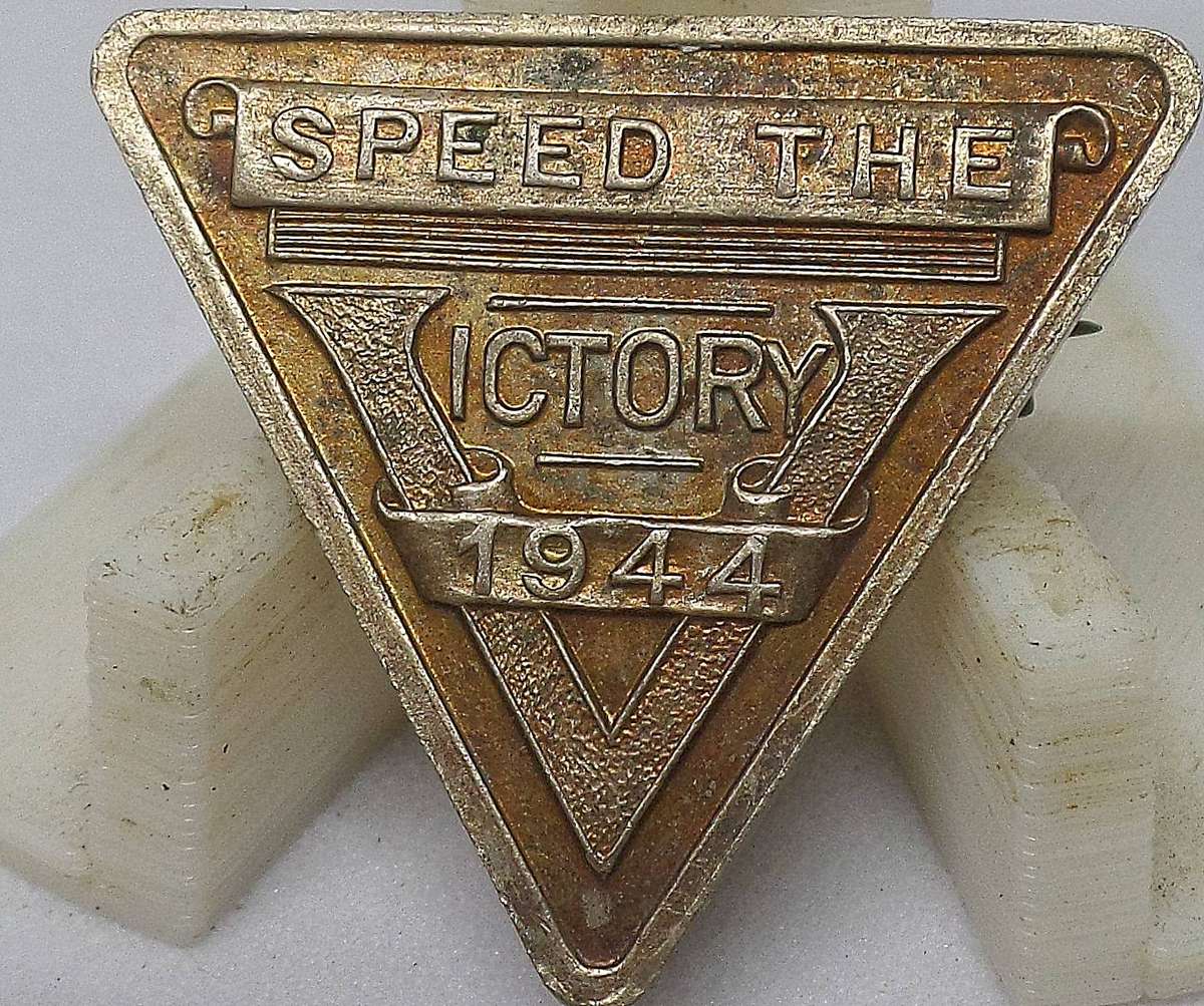 *R1 Start* WWII 1944 Speed the Victory badge