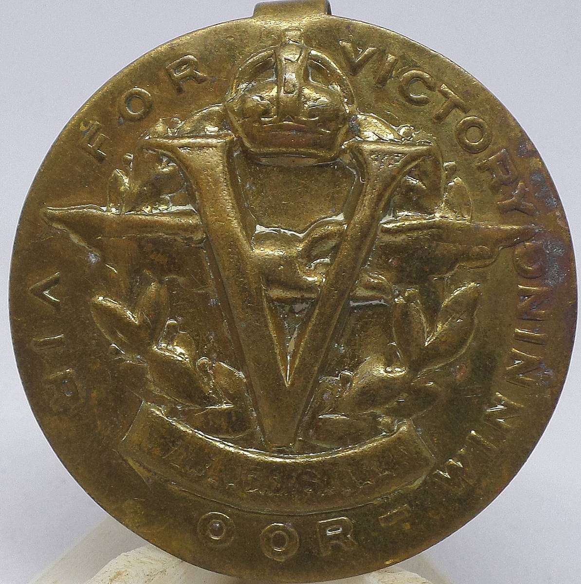 *R1 Start* WWII SAAF 'V for Victory' badge