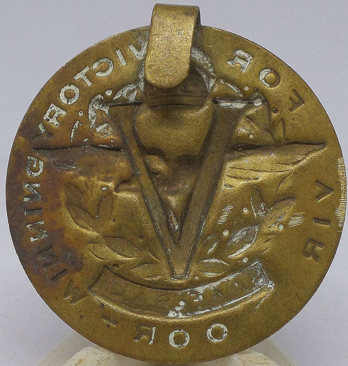 *R1 Start* WWII SAAF 'V for Victory' badge